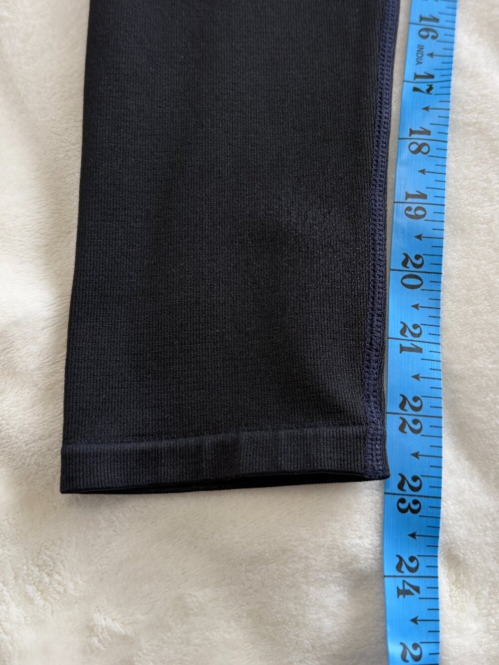 Fabletics Navy Blue & Black Colorblock Cropped Leggings Size Small - Picture 7 of 8
